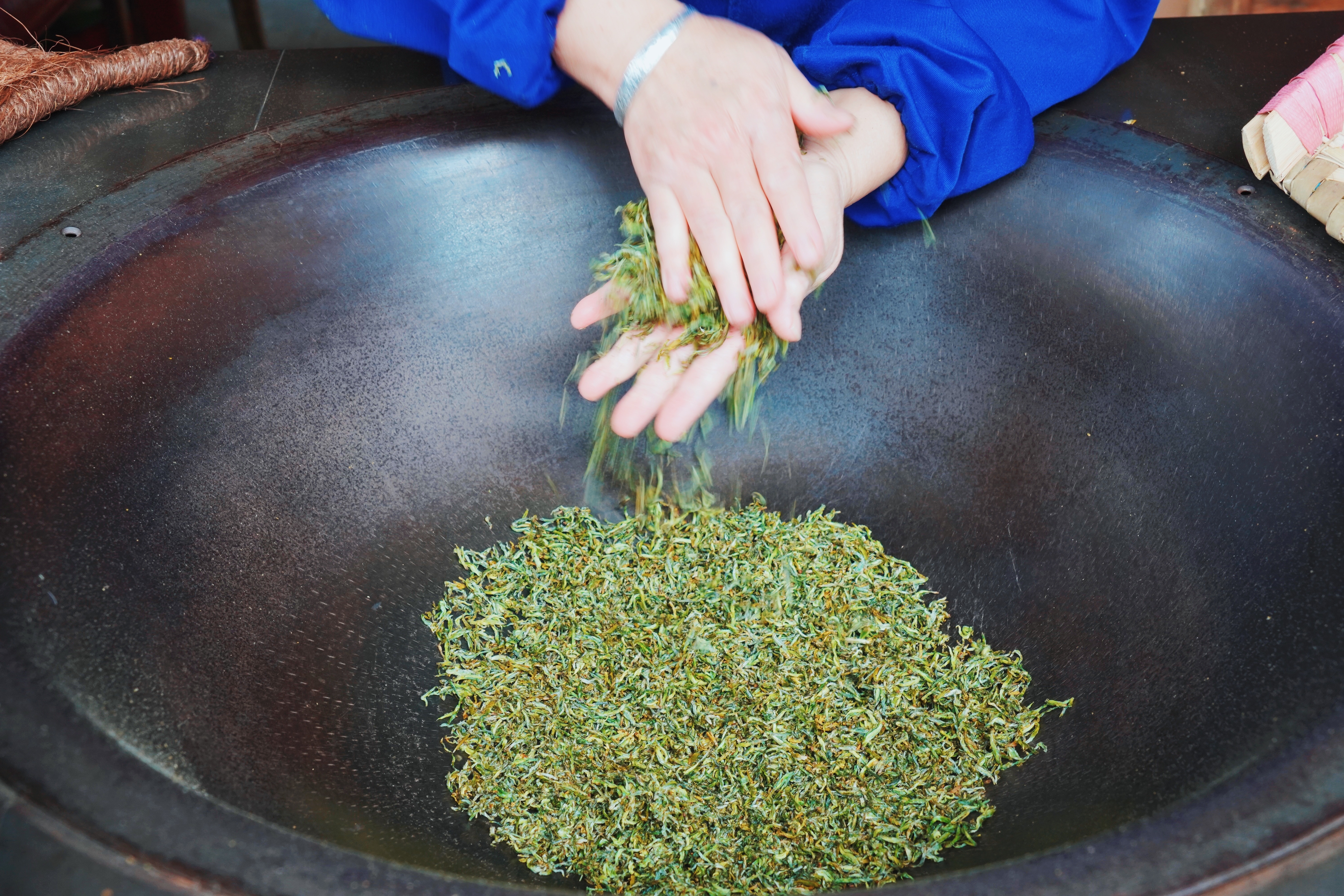 Mount Mengding - hand-fried tea making